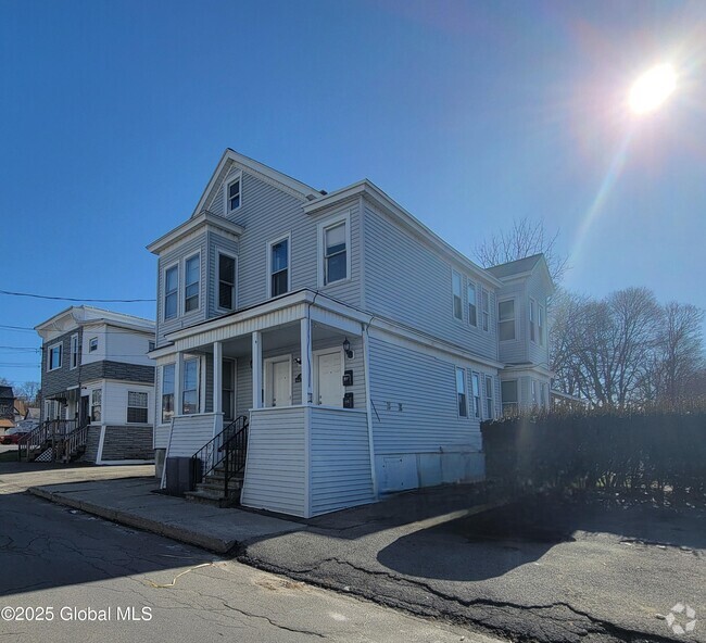 Building Photo - 9 Bayard St Unit 1 Rental