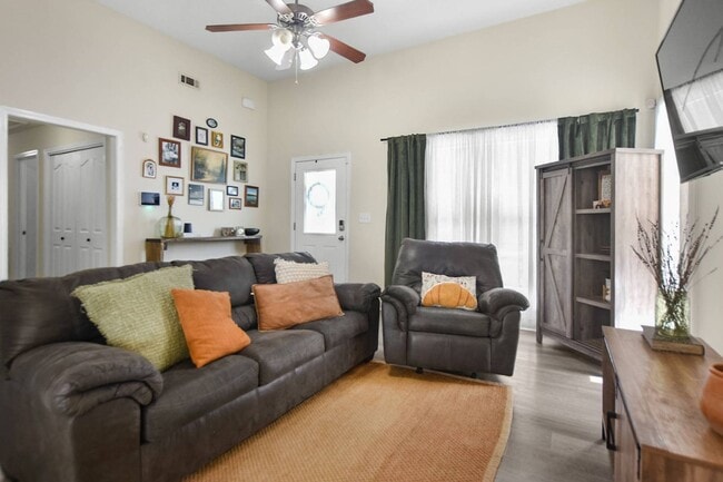 Photo - Pet Friendly Three Bedroom!