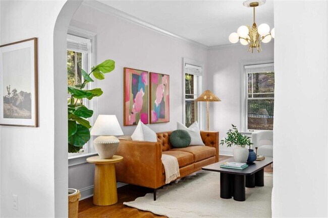 Photo - 987 Alloway Pl SE