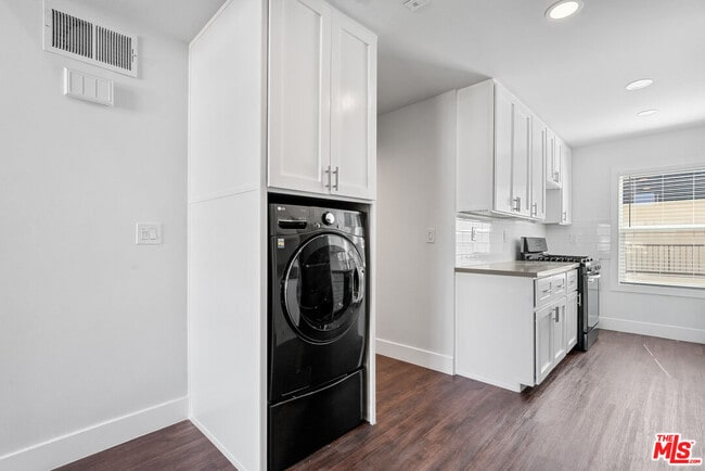 Photo - 16550 Vanowen St Unit 320