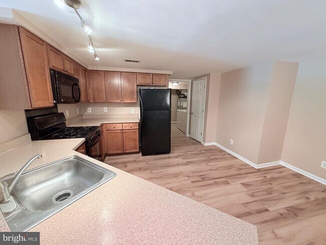 Photo - 1425 N Van Dorn St Unit A