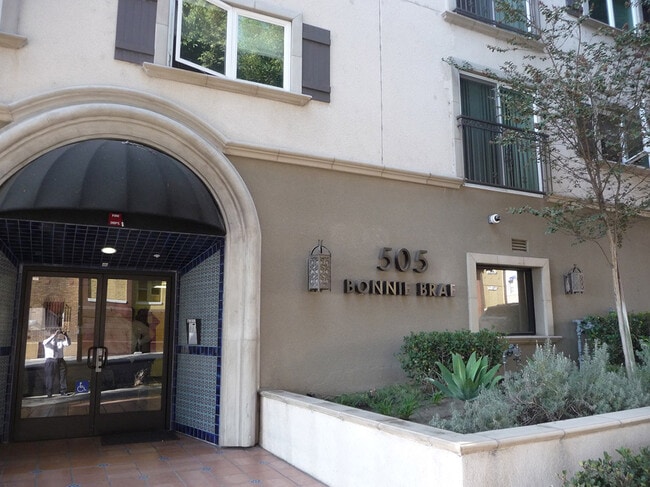 Building Photo - Bonnie Brae Apartments