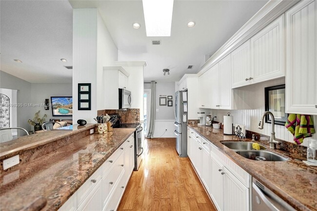 Photo - 874 Blueberry Dr