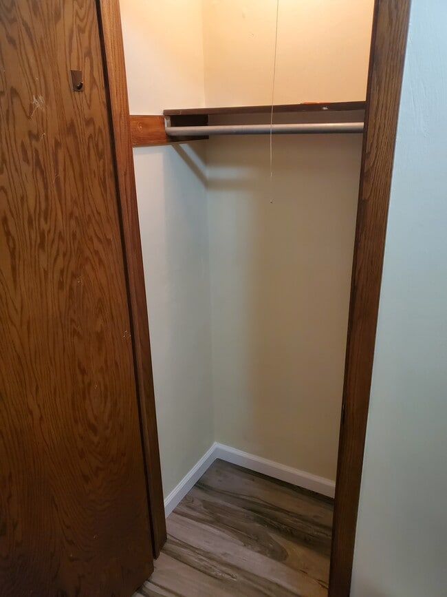 closet - 5721 Sheridan Rd Unit 2