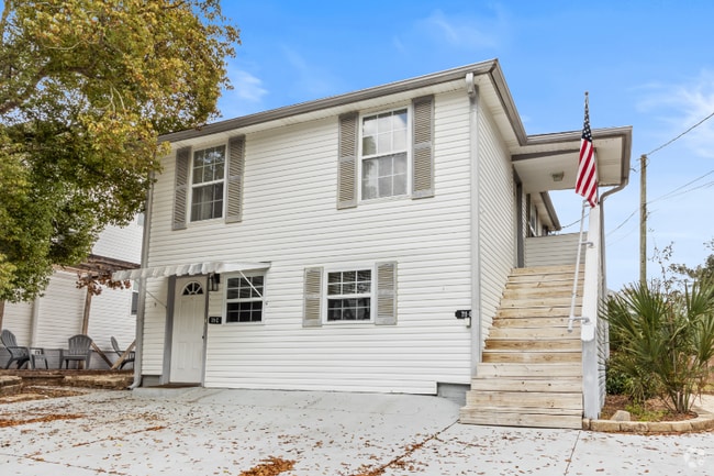Building Photo - 1407 N D St Rental