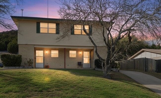 Building Photo - 901 Dryden Ave Unit B