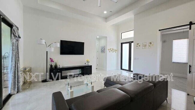 Photo - 220 NE 8th Pl