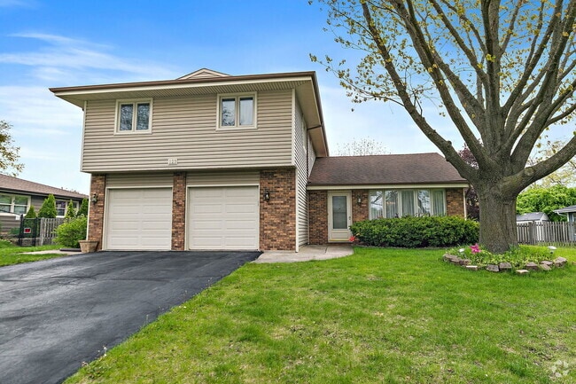 Building Photo - 121 Millis Ln Rental