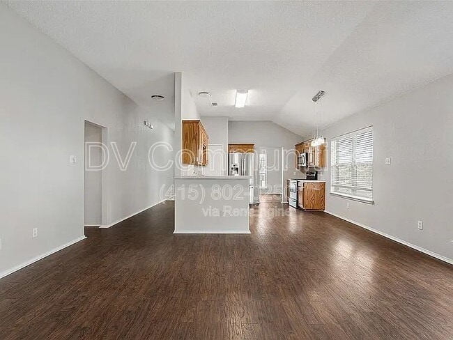 Photo - 824 Bridle Trail