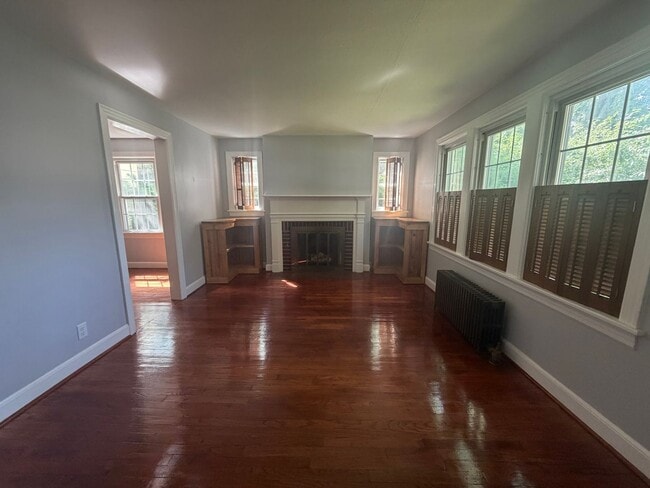 90 Allengate Ave