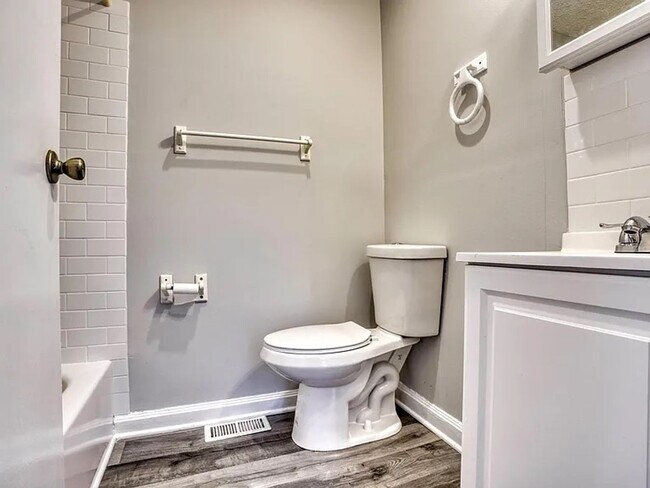 Photo - 530 S Bond St Unit 530 S Bond St Apt 3