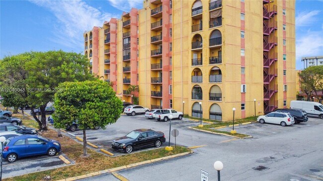 4717 NW 7th St Unit 604-10