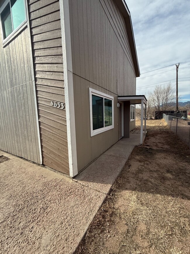 Photo - 6653 Provincial Dr