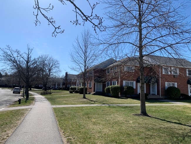 Building Photo - 145 Emerson Gardens Rd Unit 145