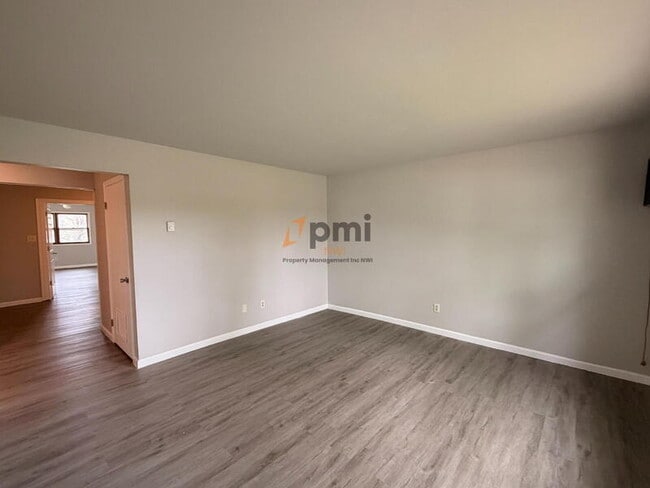 Photo - 5372-5372 Plaza Ave Unidad 5370 Plaza Ave