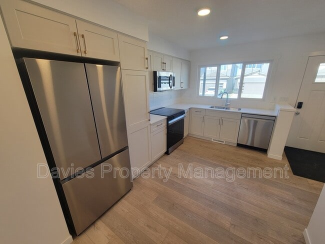 Photo - 2023-2210 210 St NW