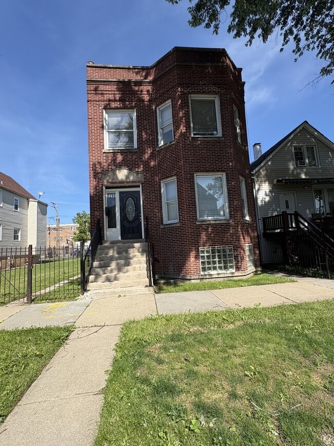 Photo - 8211 S Escanaba Ave
