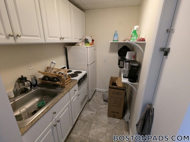 Building Photo - 1063 Beacon St