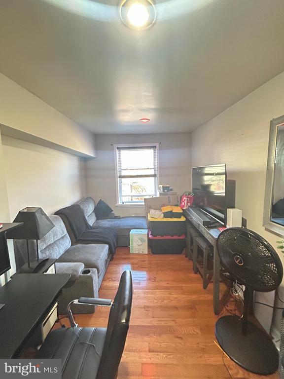 Building Photo - 1710 W Girard Ave Unit 3F