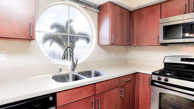 Kitchen with Caesarstone Quartz Countertops