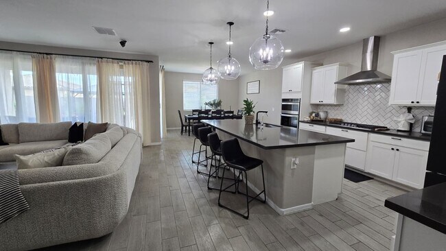 Photo - 5717 N 108th Ave