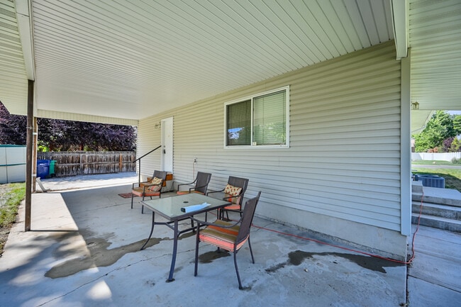 Photo - Duplex in Sandy - Available NOW!