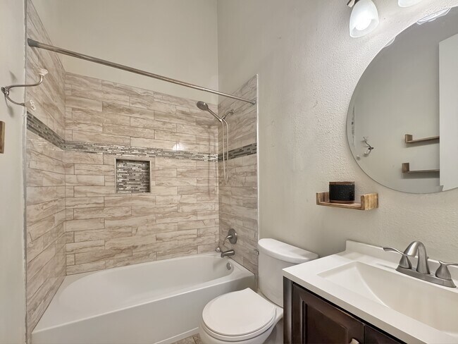 Photo - 2606 Third St