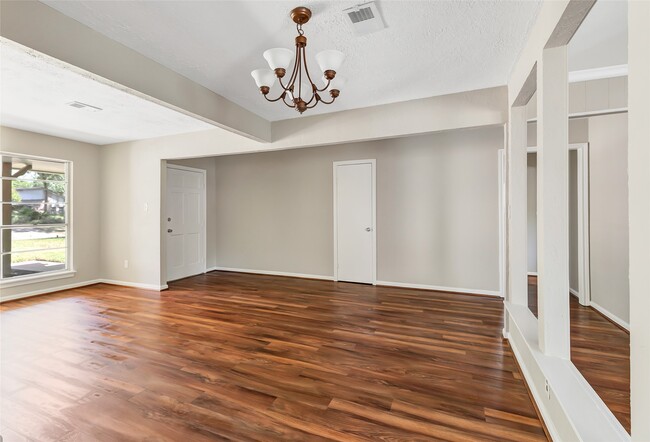 Photo - 2022 Fir Springs Dr