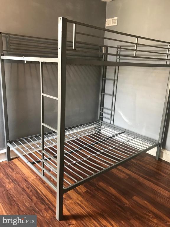 Photo - 5240 Sylvester St