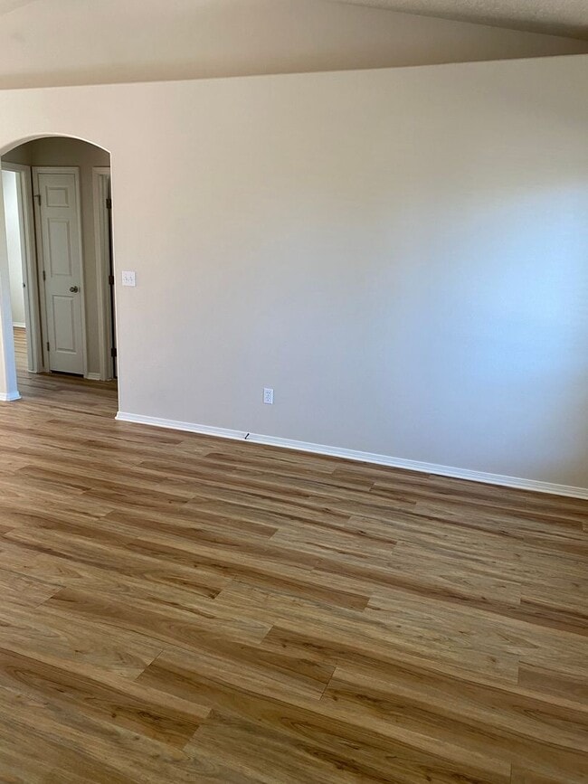 Photo - Great location, 3 bedroom house with large...