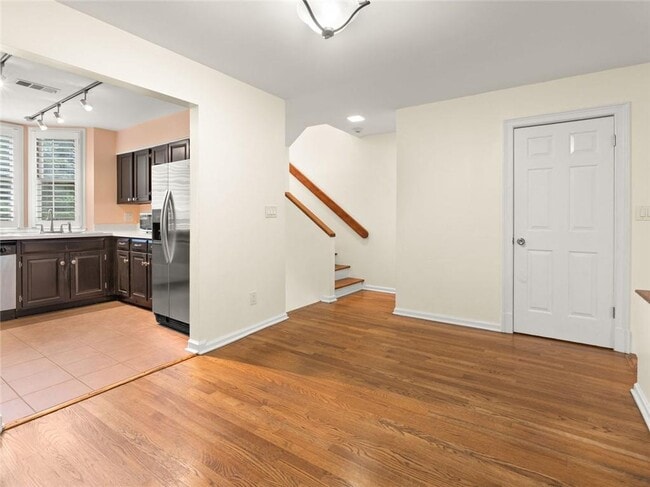Photo - 206 6th St NE