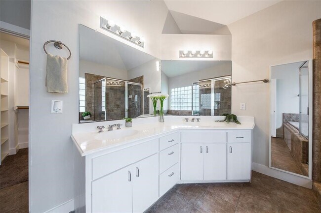 Photo - 3027 Buttercup St