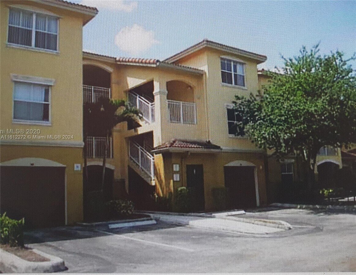 Photo - 9645 NW 1st Ct Unidad #1-304 Rental