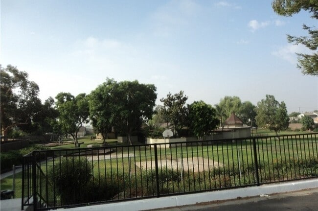 Photo - AMAZING HOUSE IN NICE COMMUNITY!!