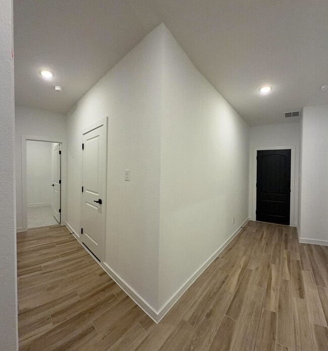 Building Photo - 8407 Tranquil Bay Ct