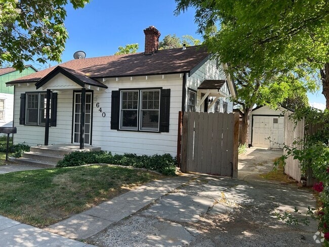 Building Photo - **MIDTOWN - READY FOR MOVE IN** 2 Bedroom/... Rental