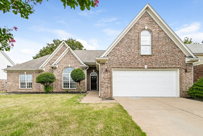 Building Photo - 2552 Pyramid Dr