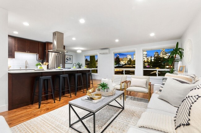 Photo - 9817 SE Shoreland Dr Unit 9819