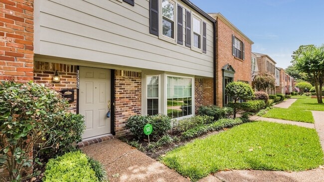 Photo - 12615 Huntingwick Dr