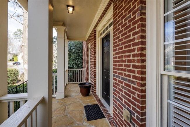 Photo - 2075 Willshire Glen