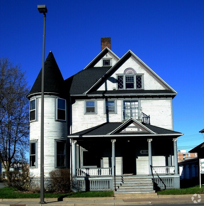 Building Photo - 618 S Farwell St Unit West Apartment