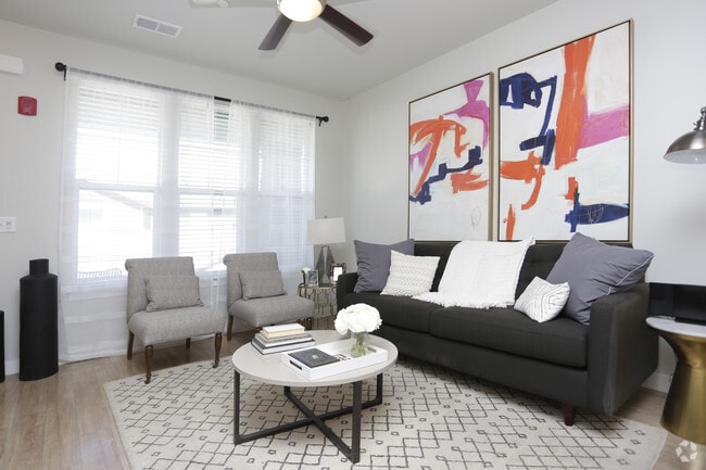 3BR, 2.5BR - 1,439 SF