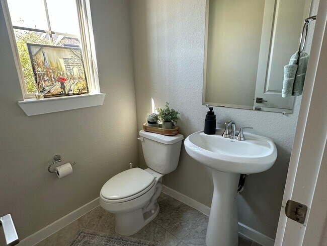 Photo - 122 Nightshade St