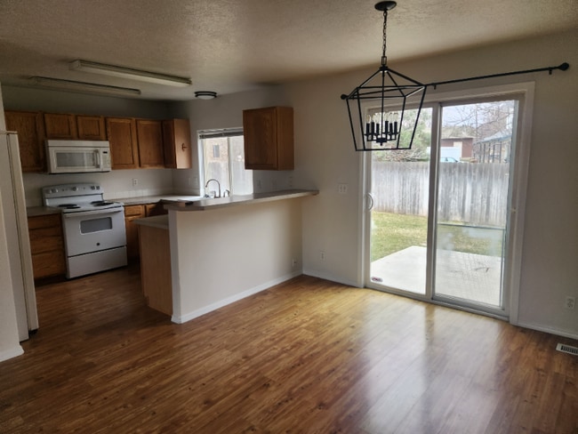 Photo - 1427 W Roberts Pl