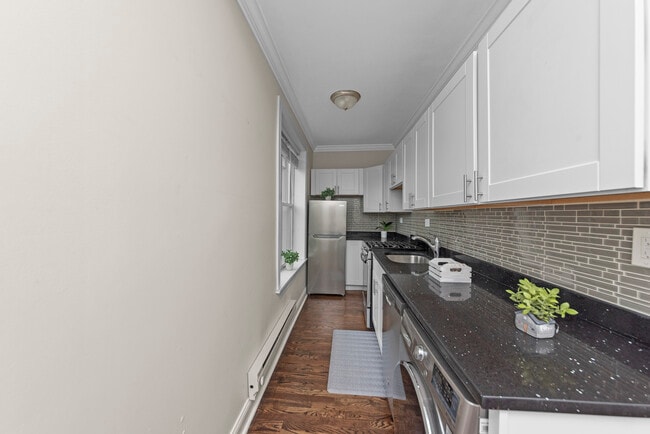 Photo - 915 W Waveland Ave Unit 1BD