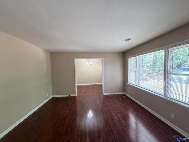 Photo - 2205 Glen Iris Rd NW