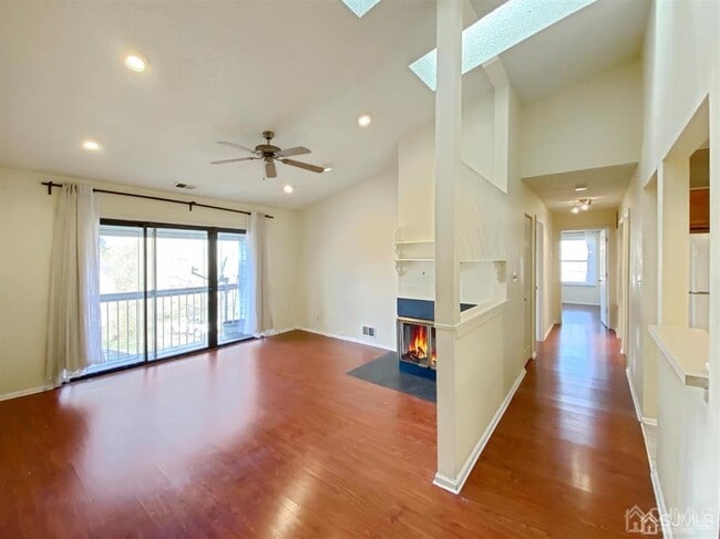 Photo - 479 Danbury Ln