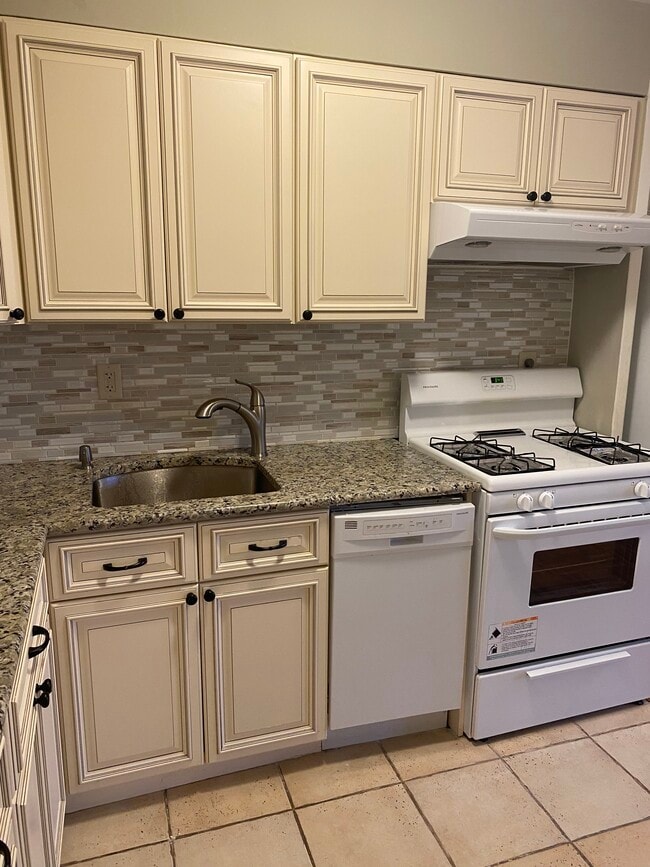 Building Photo - 123 S Adelaide Ave Unit 5N Rental