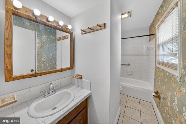 Photo - 2890 Balmoral Dr