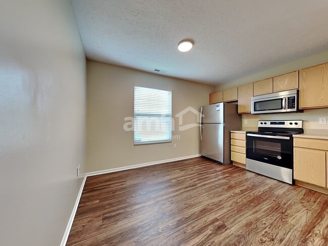 Photo - 424 Hartford Ct